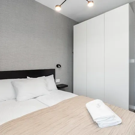 Stylish & Comfy Garbary With Parking By Renters Poznań