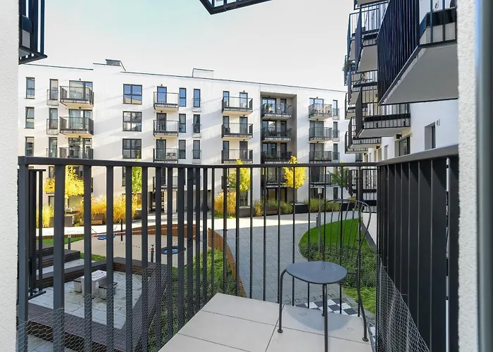 Stylish & Comfy Garbary With Parking By Renters Daire