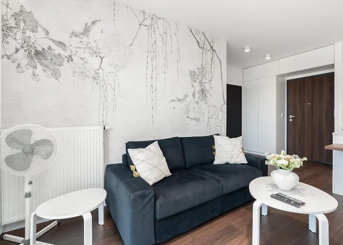 Stylish & Comfy Garbary With Parking By Renters