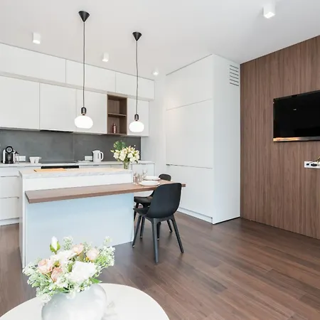 Stylish & Comfy Garbary With Parking By Renters Lägenhet