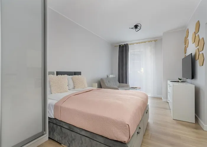 Stylish & Comfy Garbary With Parking By Renters Poznań
