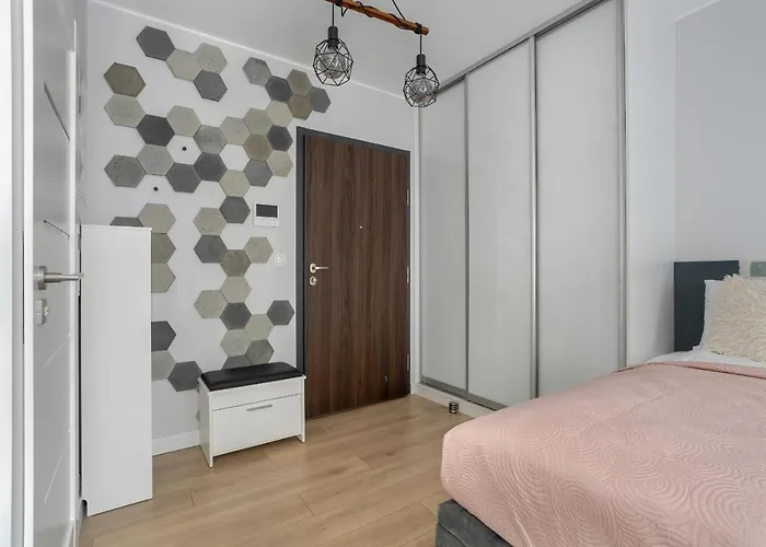 Stylish & Comfy Garbary With Parking By Renters Apartment Poznan