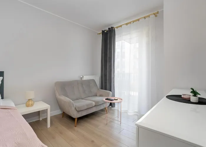 Stylish & Comfy Garbary With Parking By Renters *