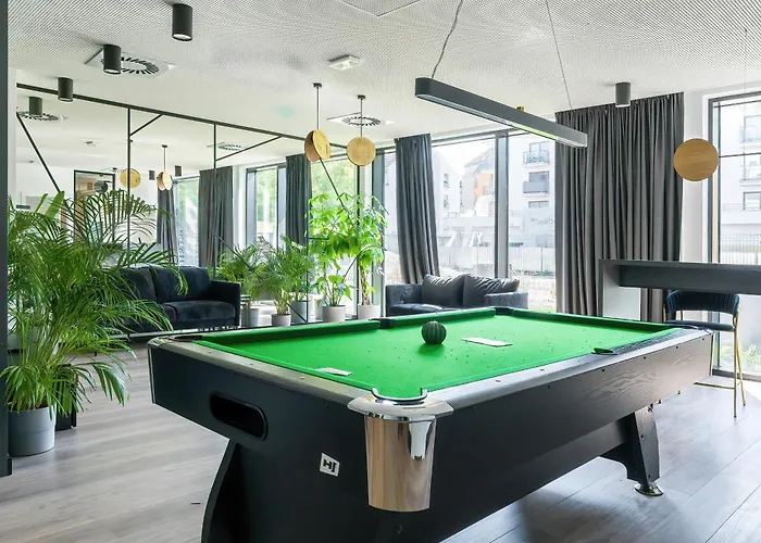 Stylish & Comfy Garbary With Parking By Renters Apartment *